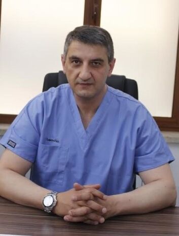 Դոկտոր Պլաստիկ վիրաբույժ Էրիկ